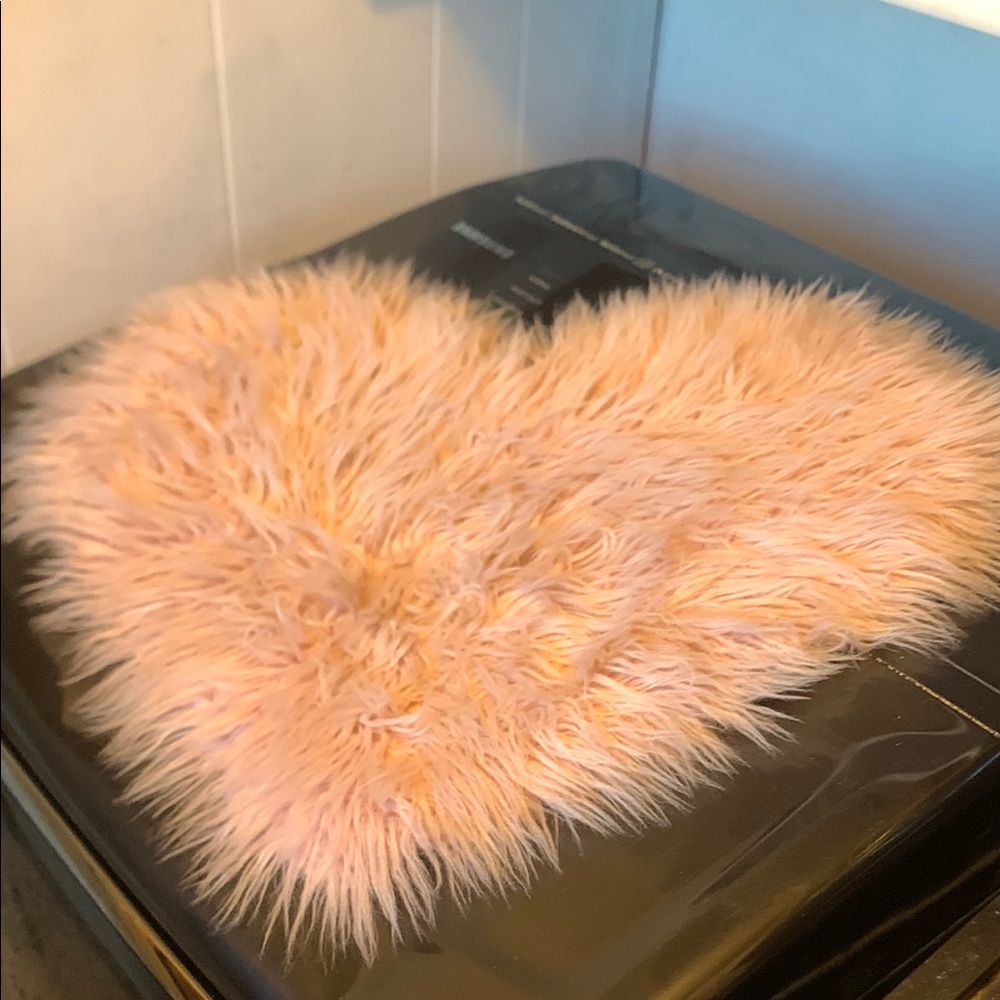 Blush Heart-Shaped Faux Fur Rug